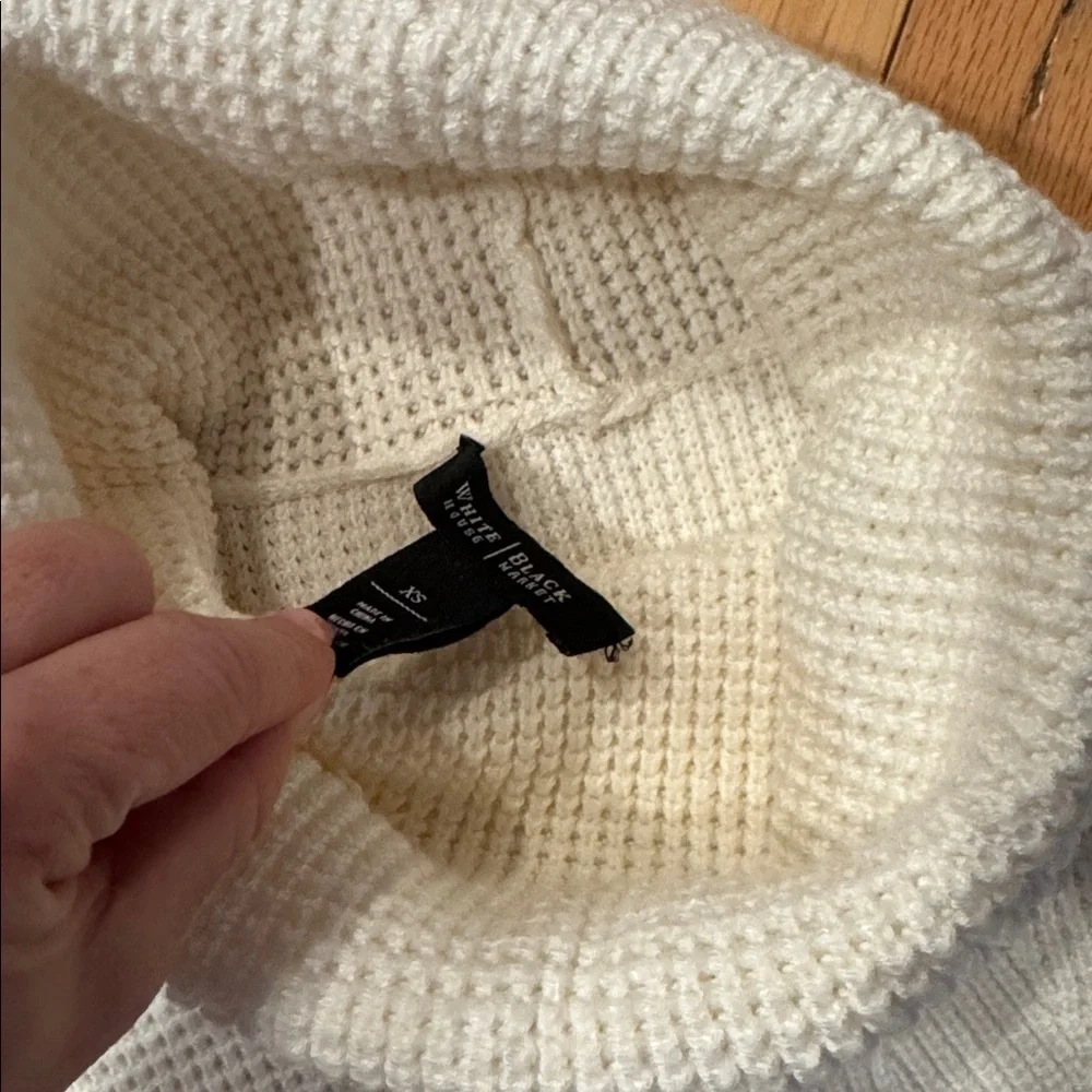White House Black Market | Off White Sleeveless Turtleneck |Knit | size XS